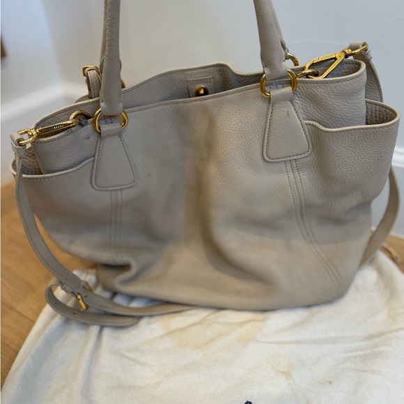 Cream leather Prada purse - Picture 4 of 4